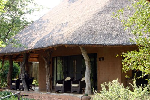 Horseback riding Botswana - Naledi Lodge