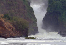 uganda27: Uganda - Murchison Falls - Rakai District: by the water - Nile (photo by Jordan Banks) - (c) Travel-Images.com - Stock Photography agency - Image Bank