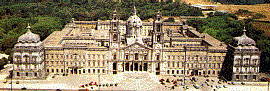 Mafra - Palace-Convent built in the 18th century, is the largest Portuguese religious monument. It consists of lavish royal apartments, magnificent library, carillon, basilica and museums.