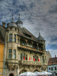 Image:Sighisoara-Old-Building.jpg