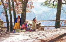 Tarahumara basket sellers at Cerro Gallegos