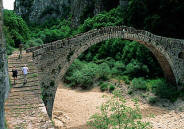 Near Kipi: Arched stone bridge, Zagoria, Greece