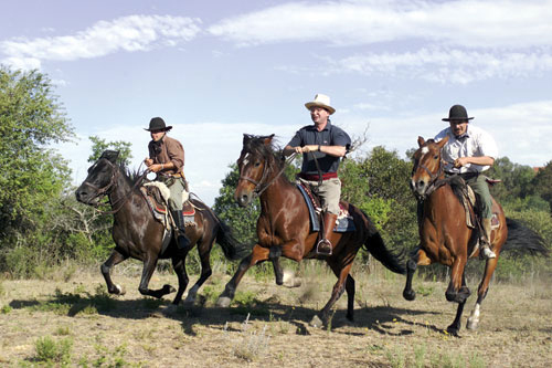 https://www.hiddentrails.com/_templateresources/images/gallery_500/IT-ARRT11/old_photos/03_argentina_estancia_los_potreros_sierra_chicas_riding_vacation.jpg